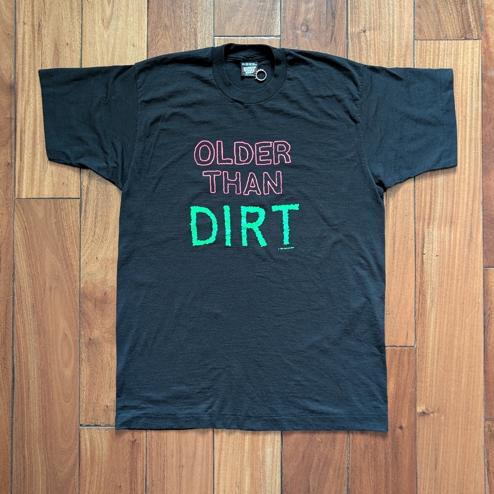 Older Than Dirt 1990 Graphic T-shirt (XL)